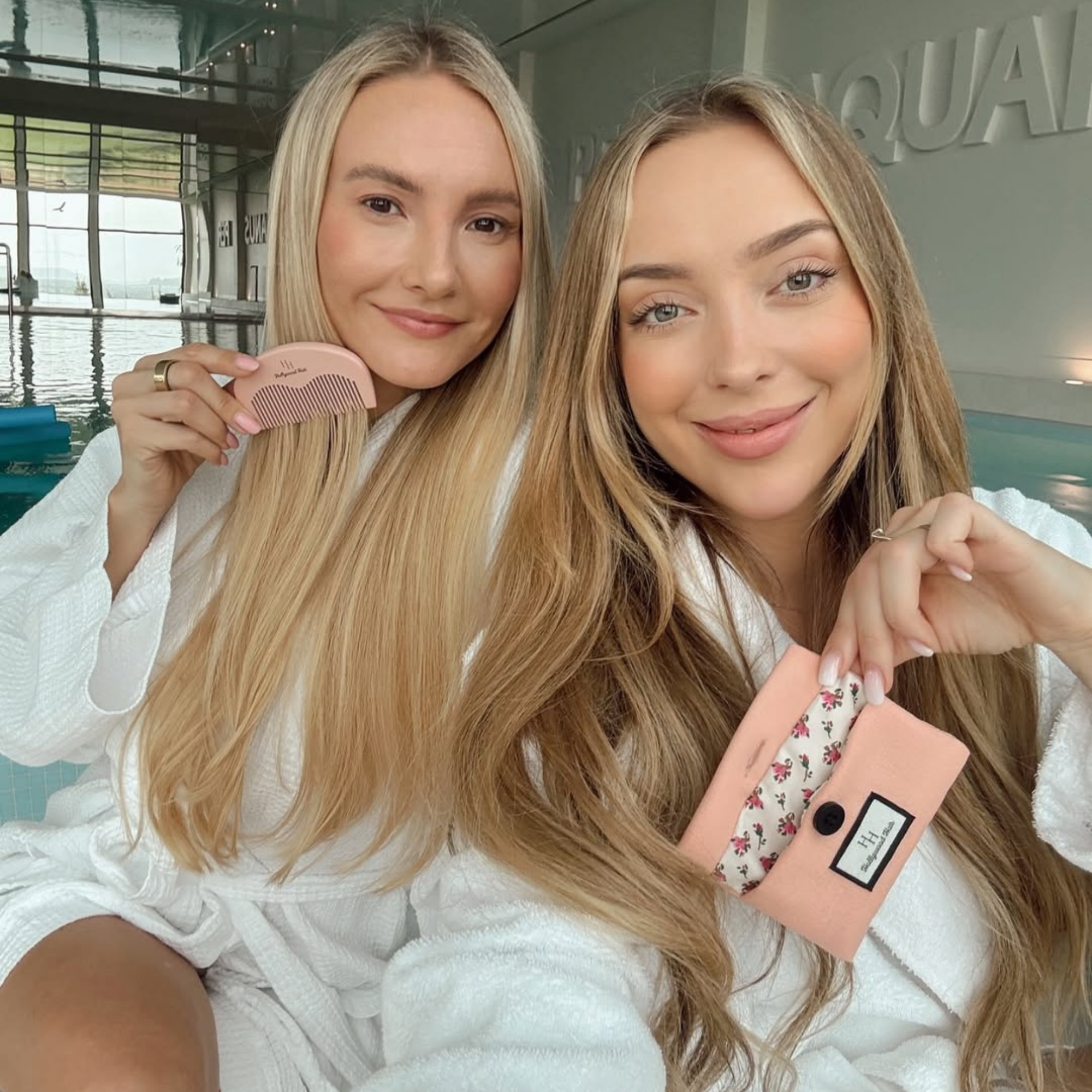 THE PINK TOUR MINI COMB - HOLLYWOOD HAIR